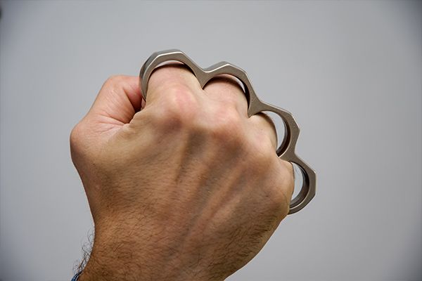 Metallic knuckles